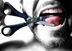 قطع لسان شاب في جرش