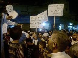 معان .. مسيرة ليلية إحتجاجاً على الحكومة الجديدة