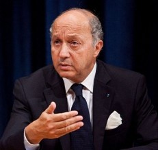 فابيوس: سندعم المعارضة السورية بالسلاح رغم الحظر