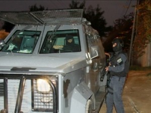 مواطنون من عشائر العدوان في الشونة يتهمون الأمن خرق حرمة المنازل