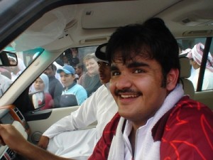 نجل امير قطر يتنافس مع شيخ اماراتي لشراء نادي انجليزي لاهدائه الى فتاة بريطانية