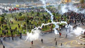 تحرير مصر : إصابات وإحراق خيام