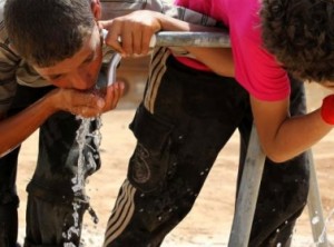 تقرير خطير لقناة بريطانية حول زواج الخليجيين وعمليات الإغتصاب والتحرش بمخيم الزعتري ..فيديو