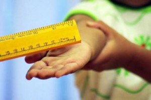 شيخ أردني يدعو لإعادة الضرب بالمدارس