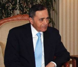 البخيت يدعو لوقف استبقال اللاجئين السوريين