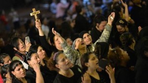 قتيل في القاهرة ومرسي يندد بالعنف