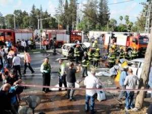 مقتل ستة أسرائيليين وجرح 15 في حيفا بحادث مع شاحنة فلسطينية - صور -