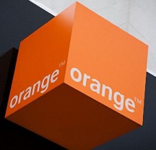 هل بدأ الاستعمار «الفرنسي» للأردن ..؟ «أورنج» تلزم مركباتها بتعبئة الوقود من محطات «توتال» الفرنسيه فقط