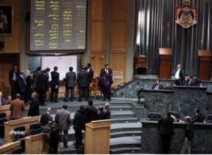 جلسة الثقة لليوم الثاني : ارتفاع عدد النواب الحاجبين الى ستة وتكبير تحت القبة .. تحديث مستمر .. صور