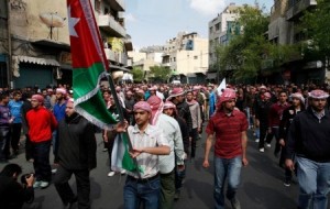 الأخوان يستعرضون قوتهم العسكرية بوسط البلد .. صور