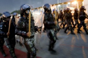 اصابة عشرة رجال امن بشغب الزعتري