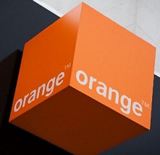 شلل في البنوك وتأخير لرحلات الملكيه .. و«أورنج» تتخبط ولا تستجيب للشكاوى!!