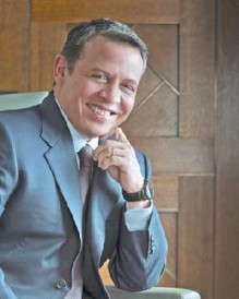 ارجاء جلسة النواب .. والرؤساء الثلاث في استقبال الملك