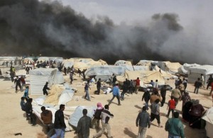 احتراق مسجد الزعتري وعاصفة تضرب المخيم - فيديو