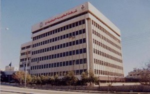 إضراب مفتوح للعاملين في "الكهرباء"