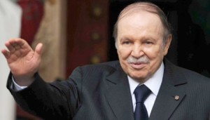 غموض حول الوضع الصحي لبوتفليقة بعد نقله إلى باريس