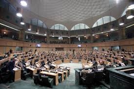 النواب يطالبون بطرد السفير الاسرائيلي .. واعلان الحرب