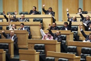 أسرائيل اليوم : سفير سابق يسخر من مجلس النواب ويقول أن وظيفته التصفيق فقط