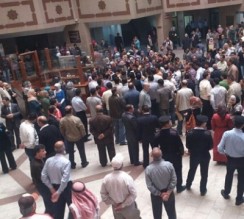 اعتصام موظفي العدل : 3 دنانير تنهي المشكلة