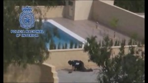 بالفيديو...لحظة القبض على احد أخطر مجرمي العالم