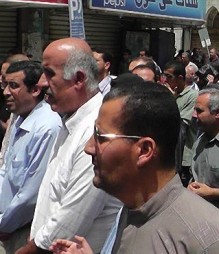 اربد المئات : سرقوا الضمان هالأشرار..وشعارات تجاوزت السقف