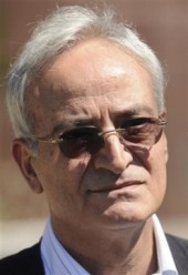 وزير المالية يتهرب من الإجابة على موضوع أزمة الرواتب