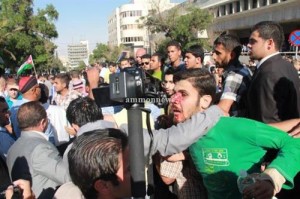 الأمن يفض اعتصام السفارة العراقية بالقوة