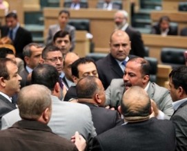 فوضى وشتائم من العيار الثقيل تحت القبة