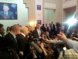 بيرس يعلن موقف اسرائيل من تبادل الاراضي