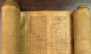 ايطالي يعثر على أقدم نسخة من التوراة في العالم