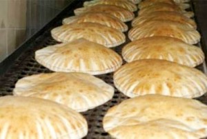 دعم نقدي أو بطاقة ذكية لإيصال دعم الخبز لمستحقيه