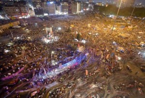 بالصور.. عشرات الآلاف من الأتراك تحدوا مجدداً أردوغان