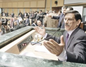 هايل السرور يطرد الصحفيين وثلثي النواب يقاطعون الجلسة اعتراضا على سياسة الجدران المغلقة