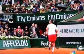 بالفيدو مشجع يحاول قتل نادال ..!!