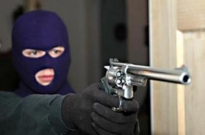 إصابة مسلح في مداهمة لمركز أمن معان ...و آخر برصاصة طائشة في الجبل الاخضر