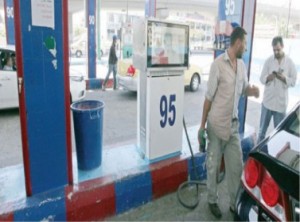 الحكومة ترفع أسعار المحروقات الليلة .. اقرأوا التعرفة الجديدة ..