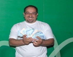 الرابح الدويك يجمع 25 الف دينار من غرفة ” القاهرة عمان “