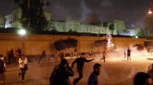 مقتل 17 واصابة 200 شخص في هجوم على مؤيديين لمرسي