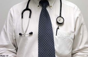 طبيب ينتج ادوية مقلدة ويبيعها للمرضى في اربد .. صور