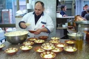 إغلاق مطعم مشهور بالشمع الاحمر.. وغرفة العمليات تنفي