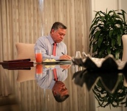 النواب على مائدة الملك الخميس