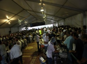 "الأوقاف" تستبدل الوجبات بقسائم مالية