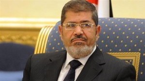 حبس مرسي 15 يوماً بتهمة التخابر مع حماس واقتحام السجون