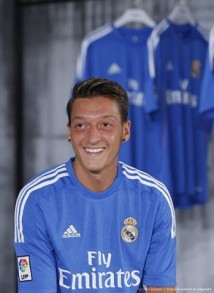 اوزيل: أريد البقاء في الريال للأبد