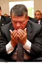 الملك صلى العيد في العقبة ..