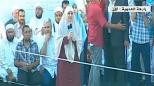 زوجة مرسي من منصة رابعة : مكر الله أشد.