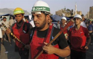 مصر: حشود "إخوانية" تتجه لـ"رابعة" بعد التلويح بفض الاعتصام