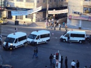 اردني يقتل والدته وشقيقيه