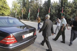 الوزراء وضعوا استقالاتهم أمام النسور.. وتوقع اجراء التعديل الاربعاء