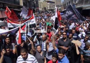 انقاسمات في مسيرة الاحزاب اليسارية والقومية بسبب شعارات حزب الله..